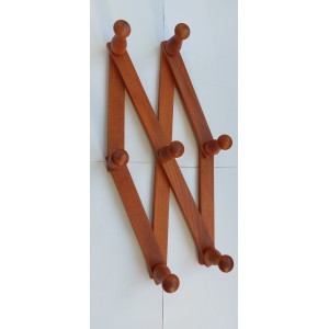 raztegliv lesen obešalnik 7 kljukic